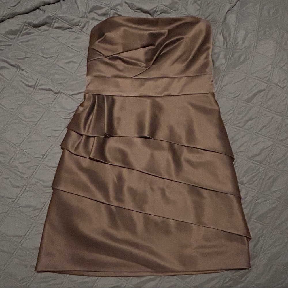 BCBG PARIS Elegant Strapless Dress